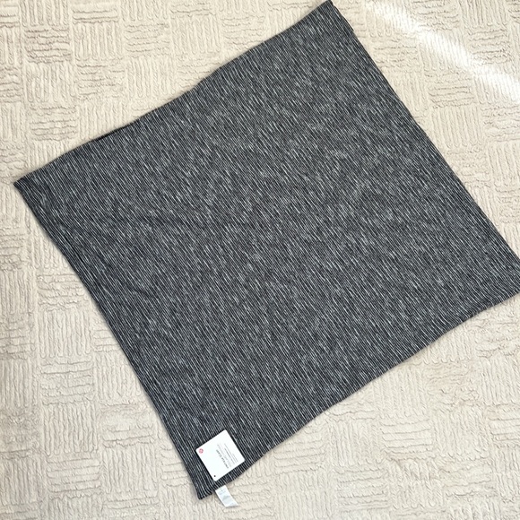 Lululemon Vinyasa Scarf, Coco Pique Black White, New condition w/ tags attached - Picture 4 of 16